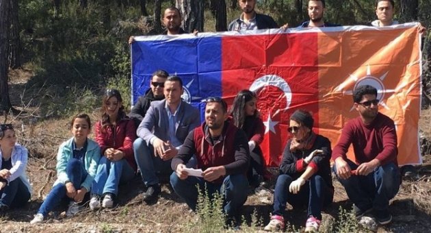 AK Partililer Bodrum’da Yanan Ormanlık Alanlara Fidan Dikti