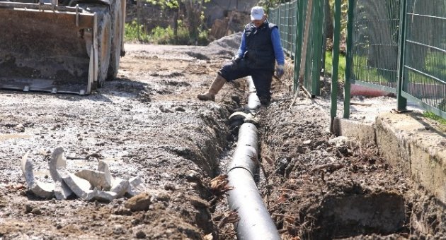 Akyazı’da Alt Yapı Çalışmalarında Devam Ediyor