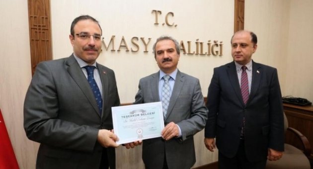 Bakan Müezzinoğlu’ndan Amasya’daki 12 Doktora Teşekkür Belgesi