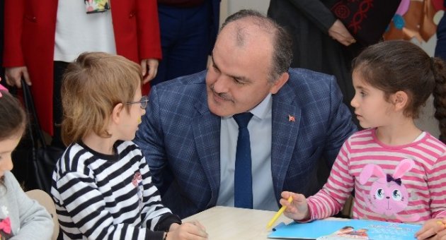 Başkan Gürlesin’den Okullara Büyük Destek