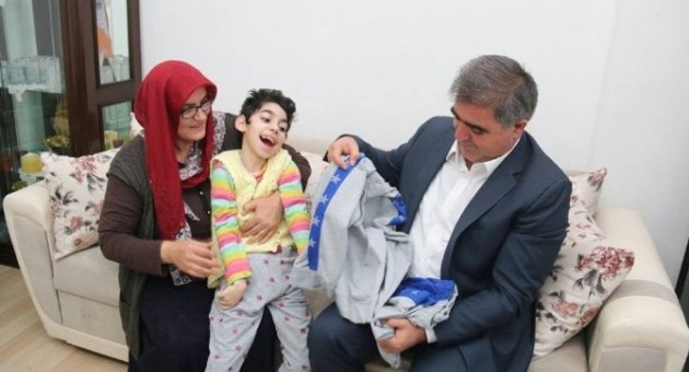 Başkan Özdemir Zeynep’i Sevindirdi