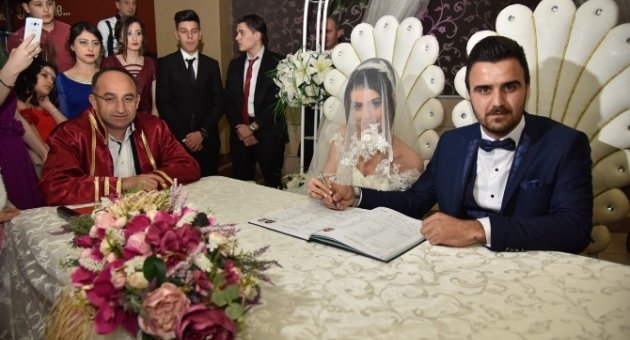 Başkan Üzülmez, Çiftlerin Mutluluklarına Ortak Oldu