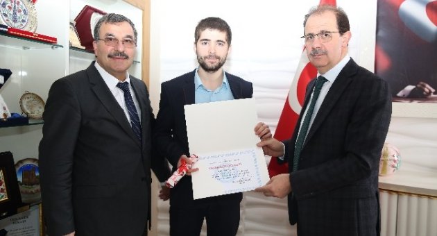 Bayburt Üniversitesi AR-GE Yarışmasında Üçüncü Oldu