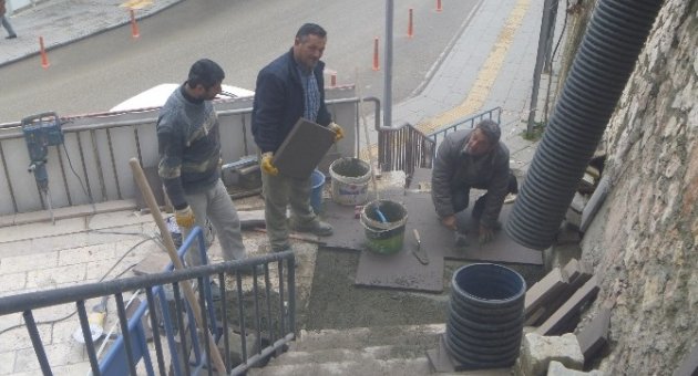 Bilecik’te Eski Merdivenler Bazalt Taşı İle Yenileniyor