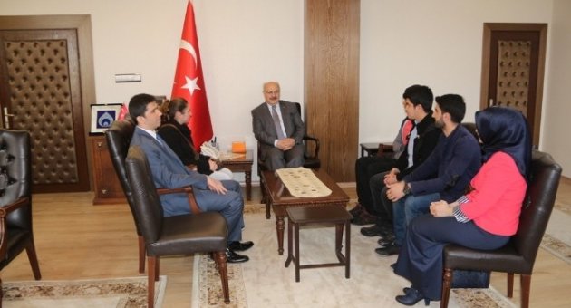 Bingöl Valiliği’nden Sur, Cizre Ve Silopi’den Göç Eden Öğrencilere Nakdi Yardım