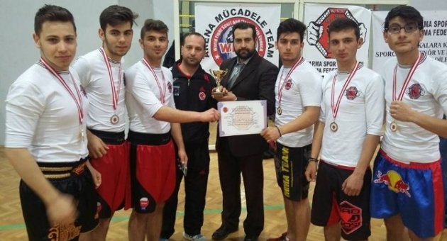 Burhaniyeli Sporcular İzmir’den Madalya İle Döndü