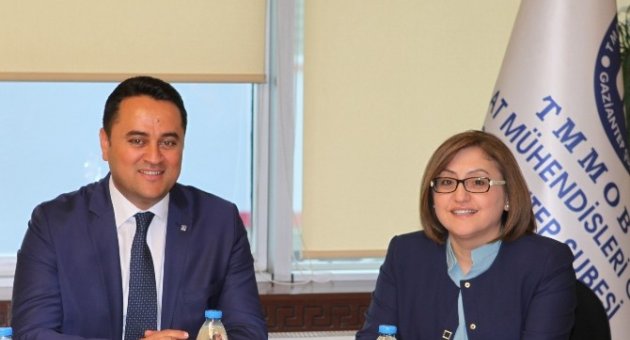 Büyükşehir Belediye Başkanı Fatma Şahin İnşaat Mühendisleri Odasını Ziyaret Etti.