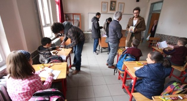 Genç Tıbbiyelilerden Öğrencilere Destek