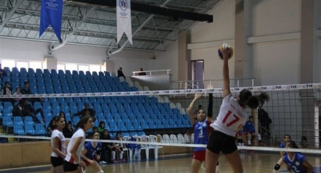 Gençler Voleybol Yarı Finalleri Sona Erdi