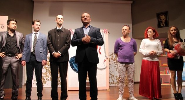 Hatm-i Çiçeği Tiyatrolar Günü’ne Özel Gösterim Yaptı