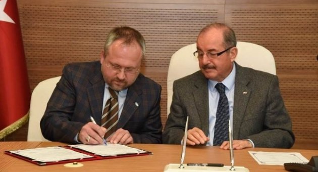 Hayırsever İşadamından Eğitime Z-kütüphane Desteği