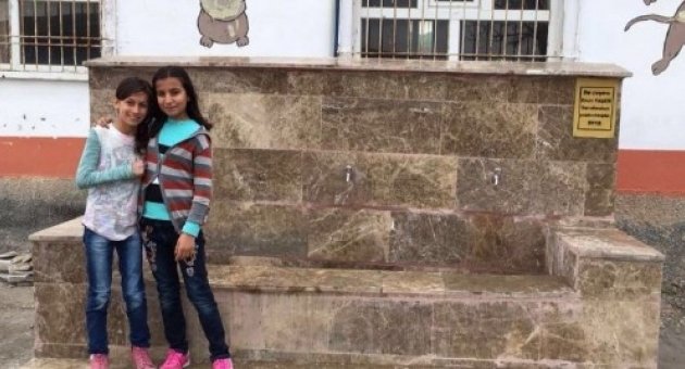 Hayırsever Vatandaş Köy Okuluna Çeşme Yaptırdı