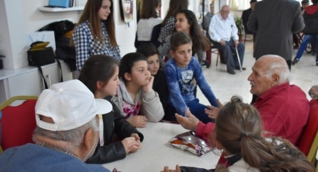 Huzurevi Sakinleri Çocuklara Masal Anlattı