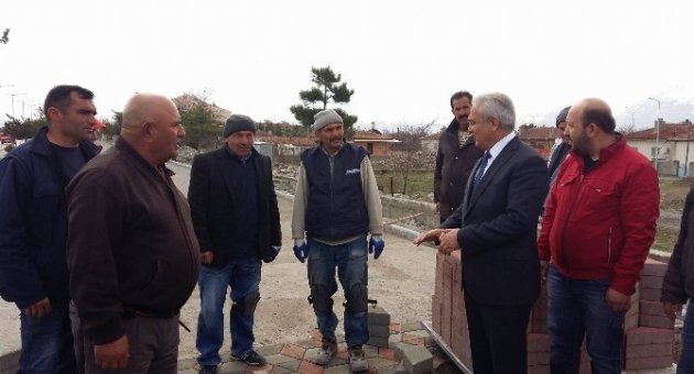 Kaldırım Yenileme Çalışmaları Devam Ediyor