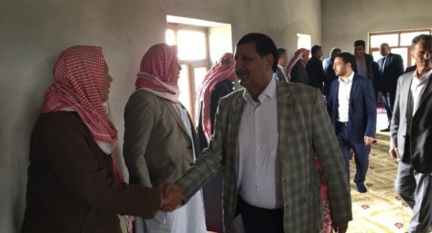Kapı Kapı Gezerek Başkanlık Sistemini Anlatıyor