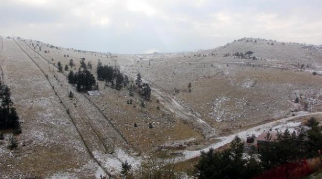 Kartalkaya'da kar yağışı