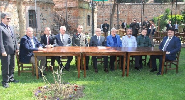 Kayserili İş Adamları Okul İçin İmza Attılar