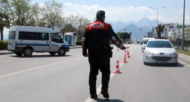 Konyaaltı Sahili Yunusların Kontrolünde