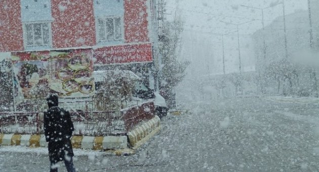 Malazgirt’te Lapa Lapa Kar Yağışı