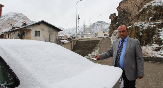 Mart Kapıdan Baktırıyor