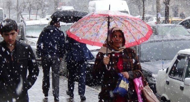 Muş’ta Lapa Lapa Kar Yağışı