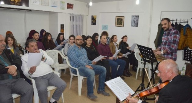 Müzik Öğretmenleri Amatör Koro Kurdu