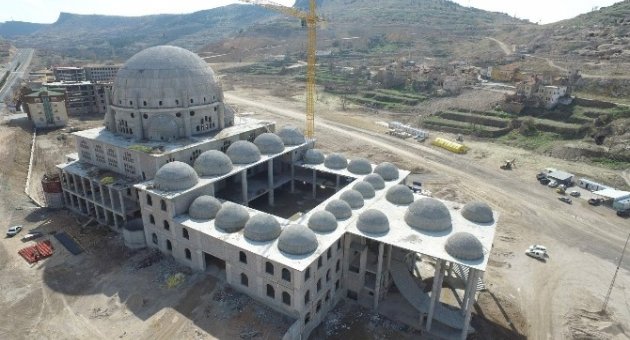 Nevşehir Külliyesi’nde Minarelerde Yükselmeye Başladı