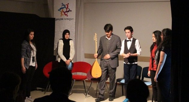 Öğrenciler Aşık Veysel’i Andı