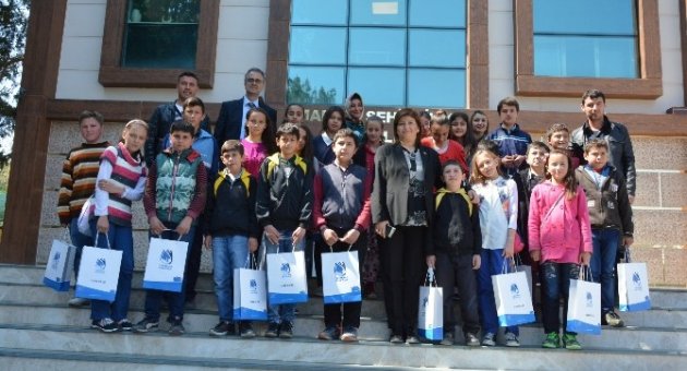 Öğrencilere Yunusemre’den Anlamlı Hediye