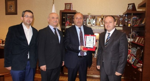 Okul Müdürlerinden Başkan Arslan’a Teşekkür Plaketi