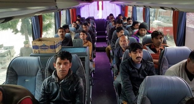 Otobüs Şoförü Ve Muavini İnsan Kaçakçılığı Yaparken Yakalandı