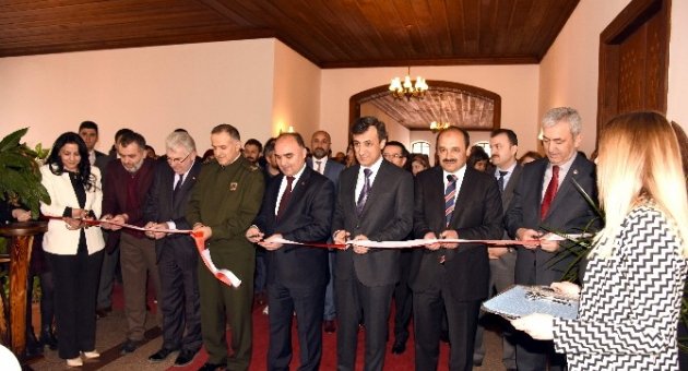 Rektörlükte Ebru Sergisi Düzenlendi