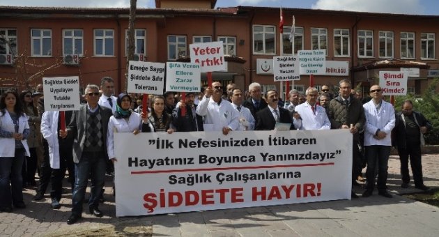 Sağlık Çalışanları Şiddete Karşı Sessiz Kalmadı