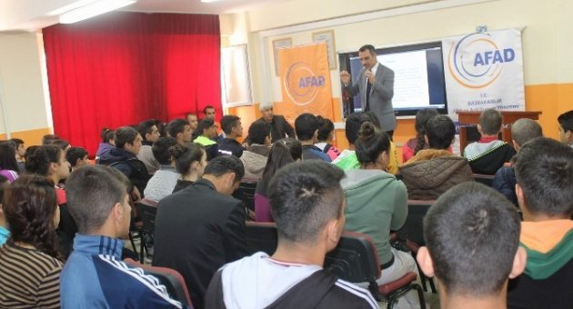 Spor Lisesinde Deprem Konulu Eğitim Semineri Düzenlendi
