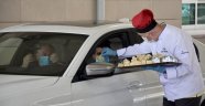 Kapıkule'de gurbetçilere badem ezmeli, kurabiyeli karşılama