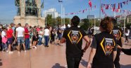 Taksim'de turistlere maske ve sosyal mesafe denetimi 