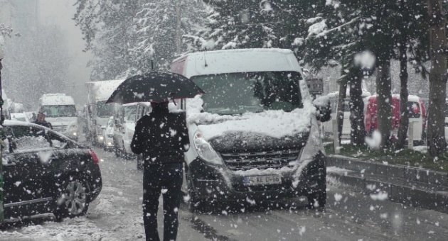 Tatvan’da Kar Yağışı