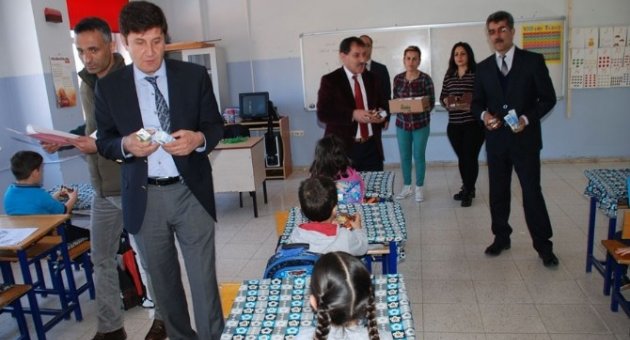 Tunceli’de Okul Sütü Dağıtımı