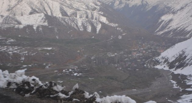 Üç Bin Nüfuslu Sınır Köyü Hizmet Bekliyor
