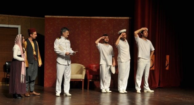 Uşak’ta “Bahriyeli Yarim Var” Tiyatro Gösterisi