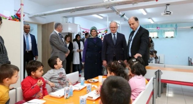 Vali, Anaokulunu İnceledi