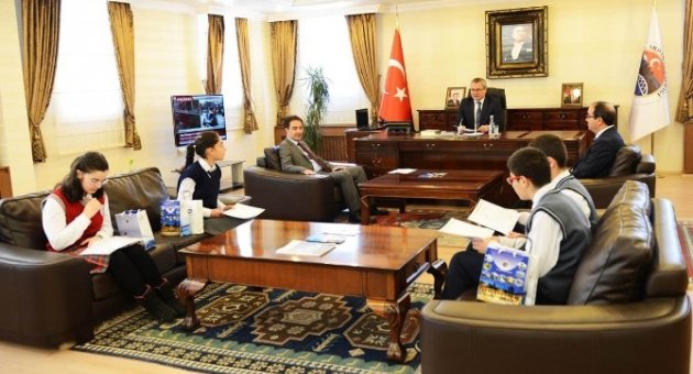 Vali Deniz, “Dünya Su Günü” Yarışmalarında Dereceye Giren Öğrencileri Kabul Etti