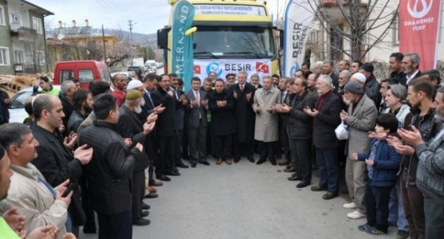 Vali Kahraman Suriyeli Aileler İçin Toplanan Yardım Tır’ını Uğurladı