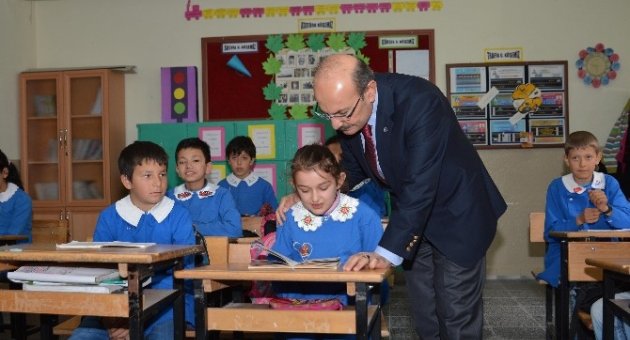 Vali Kürklü’den Okul Ziyareti