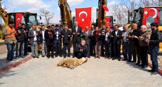 Yazıhüyük Kasabasında Su Şebekesi Değişim Çalışmaları Başladı